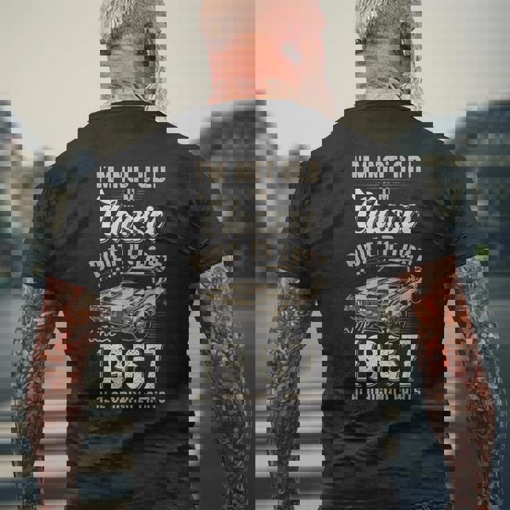 59歳の誕生日 1967年生まれのクラシックカー メンズTシャツ バックプリント 高齢者への贈り物