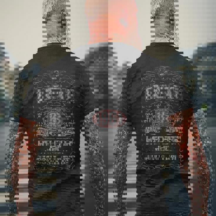 61歳の誕生日ギフト ヴィンテージ 1961年生まれ 1961年 メンズTシャツ バックプリント 高齢者への贈り物