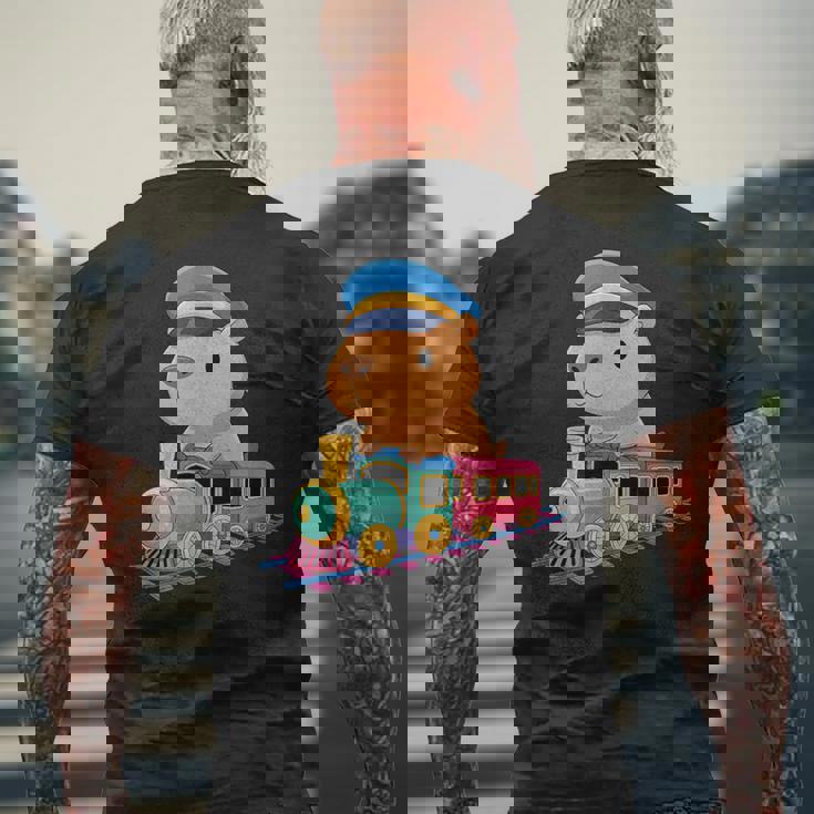 Capybara Riding Train Cute Kawaii Cartoon Rail Adventure メンズTシャツ バックプリント 高齢者への贈り物