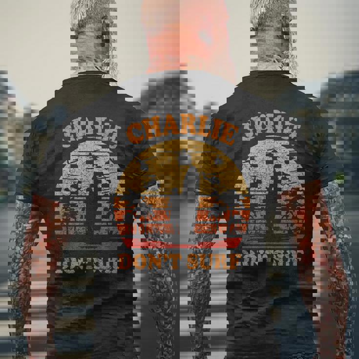 Charlie Does Noturf In The Militaryietnam War メンズTシャツ バックプリント 高齢者への贈り物