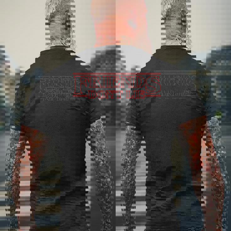 Friends Don't Lie T-shirt imprimé au dos Cadeaux pour les vieillards