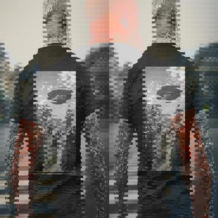 Chihuahuaelfie With Ufo Ufo と面白いチワワのセルフィー メンズTシャツ バックプリント 高齢者への贈り物