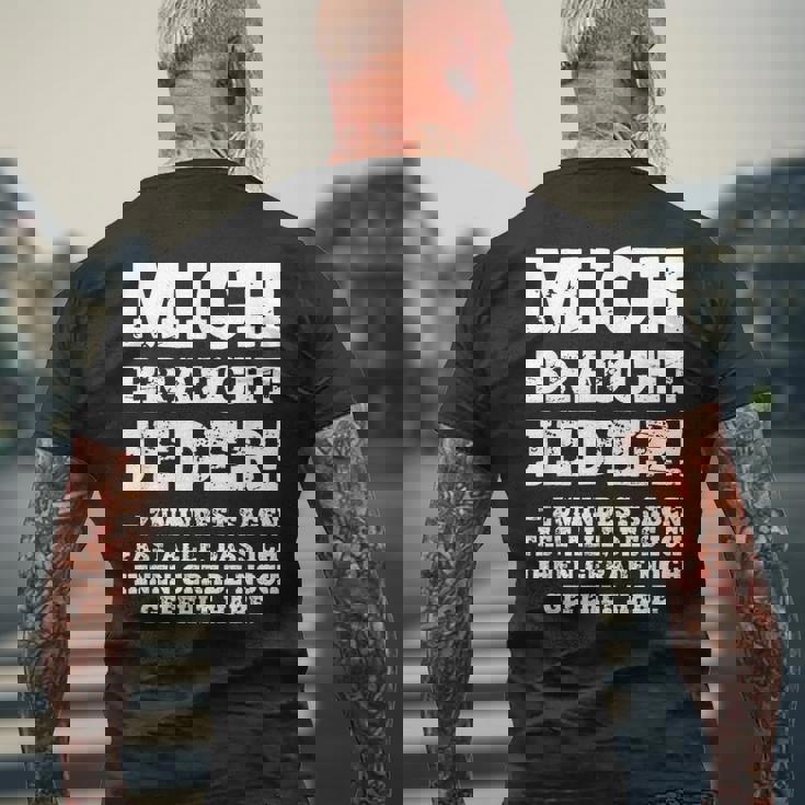 aying Gag Humour Ironic Mich Braucht Jeder ドイツ語 メンズTシャツ バックプリント 高齢者への贈り物