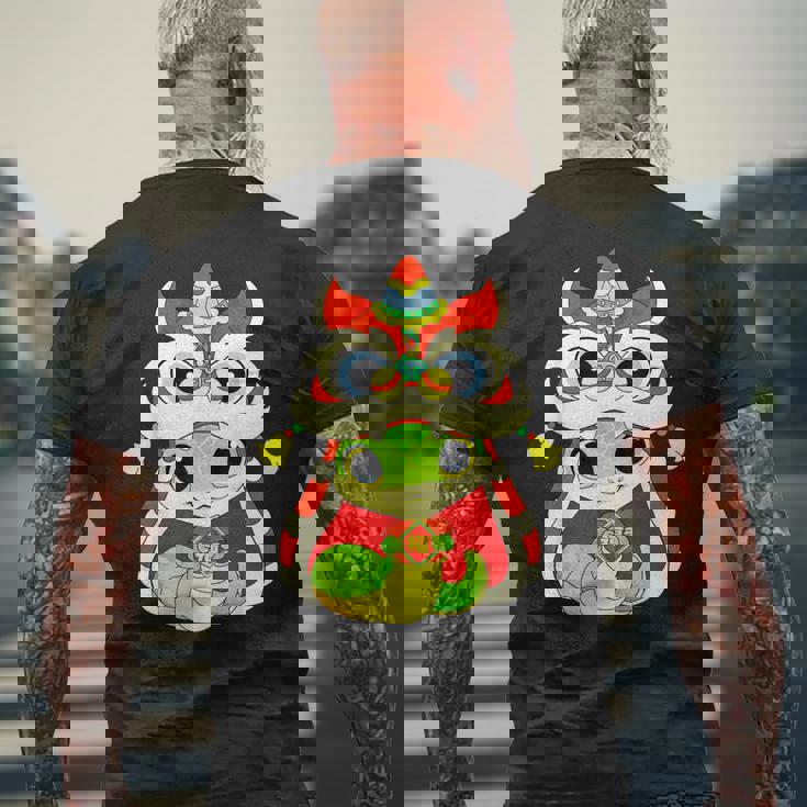 Happy Lunar Chinese New Year 2025 Cute Babynake Dragon メンズTシャツ バックプリント 高齢者への贈り物