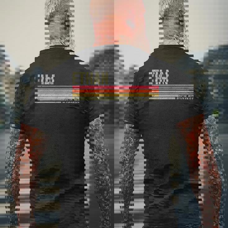 Humour Phrase Drôle Ethan Prénom Personnalisé Ethan T-shirt imprimé au dos Cadeaux pour les vieillards