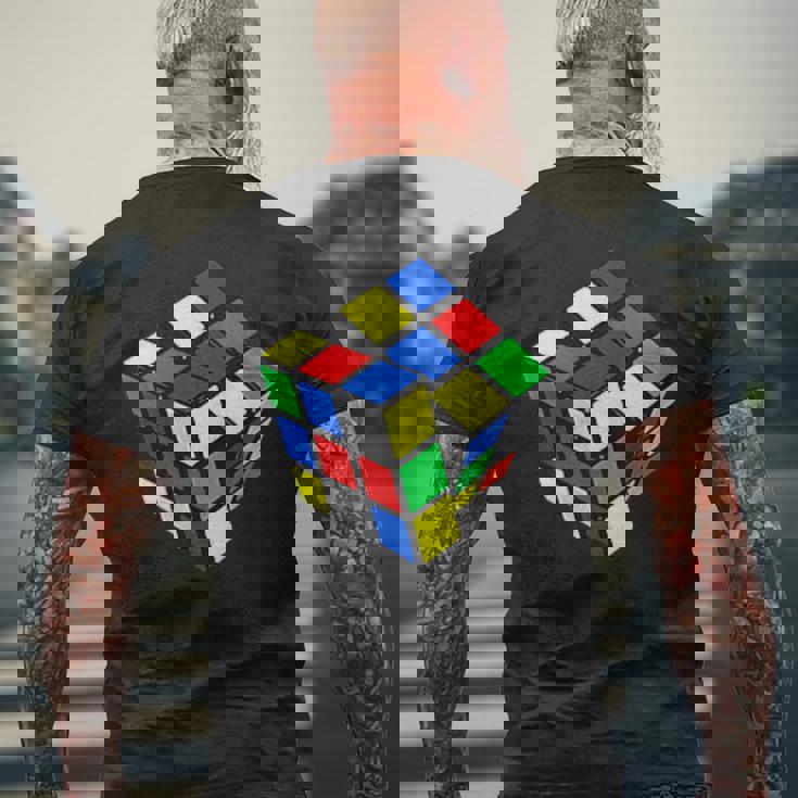 Impossible Rubik Rubix キューブポケット レトロ ゲームボーイ メンズTシャツ バックプリント 高齢者への贈り物