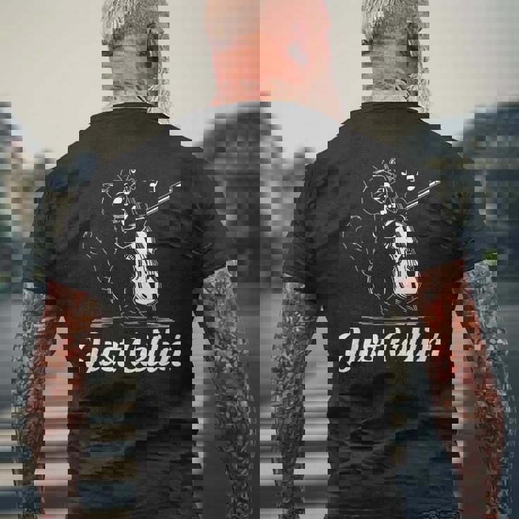 Just Cellin チェロ奏者 猫の音楽家 チェロを演奏 チェロ奏者 メンズTシャツ バックプリント 高齢者への贈り物