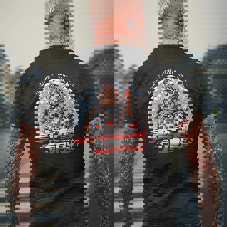 Sf宇宙少女ディフェンダー・オブ・ザ・スターズ・レディ・フォー・アクション。 メンズTシャツ バックプリント 高齢者への贈り物