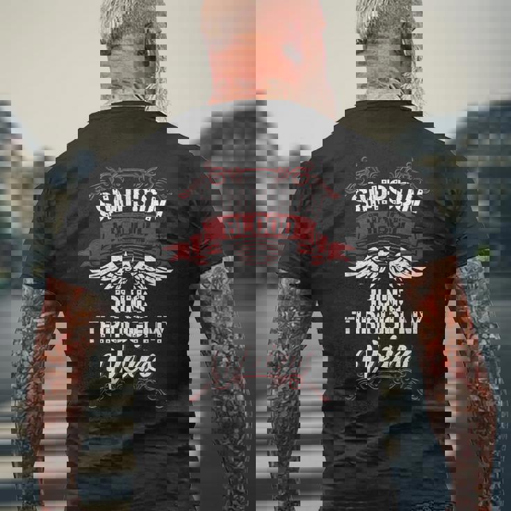 Simpson Blood Runs Through Myeins 苗字 Family メンズTシャツ バックプリント 高齢者への贈り物