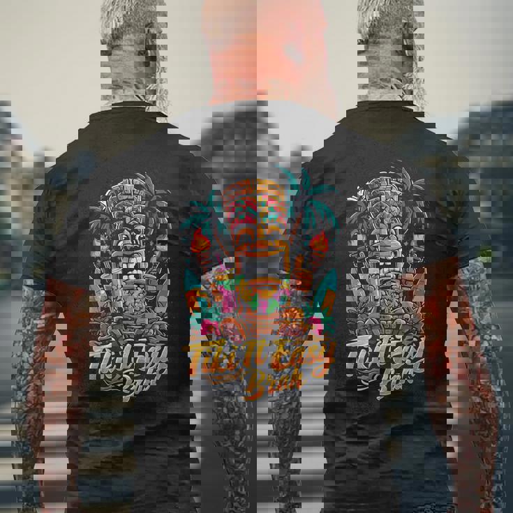 Tiki It Easy Brah トロピカル ティキ パーティー アイランド フィエスタ メンズTシャツ バックプリント 高齢者への贈り物