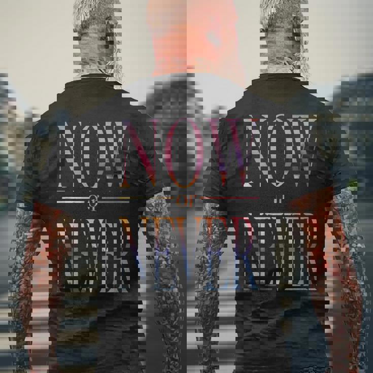 Trendy Now Or Never Inspirational メンズTシャツ バックプリント 高齢者への贈り物