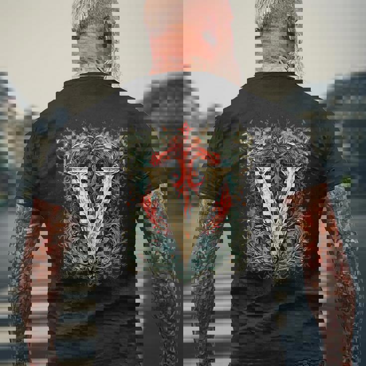 V文字 アルファベット ヴィンテージ モノグラム イニシャル 名前 メンズTシャツ バックプリント 高齢者への贈り物