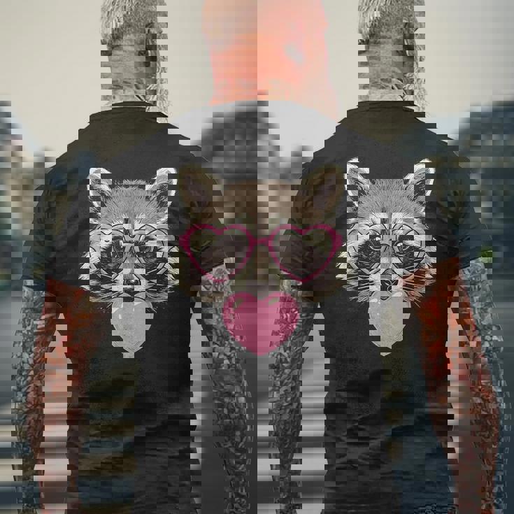 かわいいアライグマが吹くピンクのバレンタイン ハート バブルガム メンズTシャツ バックプリント 高齢者への贈り物