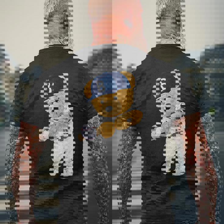 かわいいテディベア野球ヒッター。 メンズTシャツ バックプリント 高齢者への贈り物