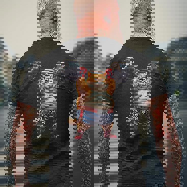 ギャグ ぽっちゃり猫 筋トレ ウエイトリフティング ジム 面白い グラフィック猫ミーム メンズTシャツ バックプリント 高齢者への贈り物