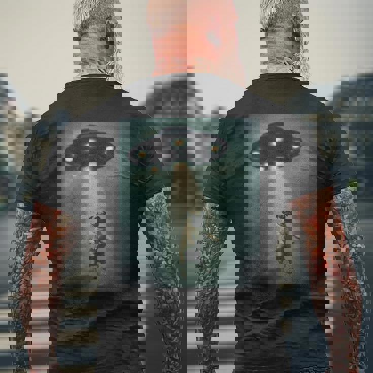 エイリアン誘拐パグ Ufo 面白い宇宙犬デザイン メンズTシャツ バックプリント 高齢者への贈り物