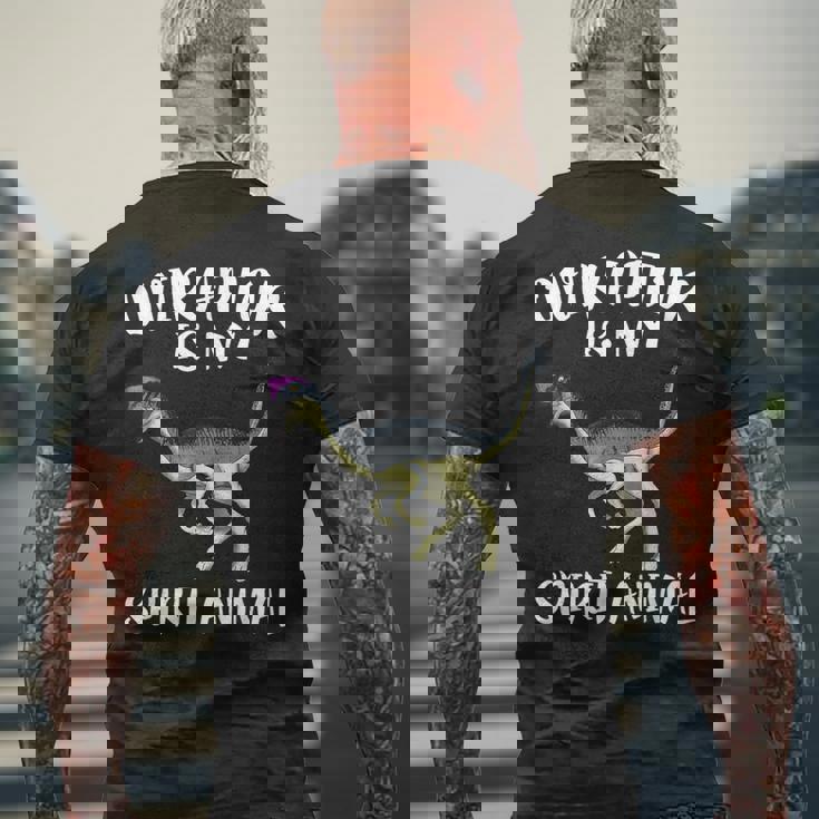 オビラプトルは俺の精霊動物恐竜好き メンズTシャツ バックプリント 高齢者への贈り物