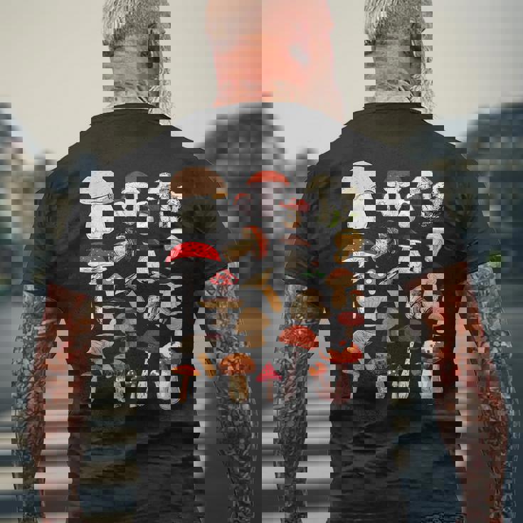 キッズ キノコ コラージュ 菌類 メンズTシャツ バックプリント 高齢者への贈り物