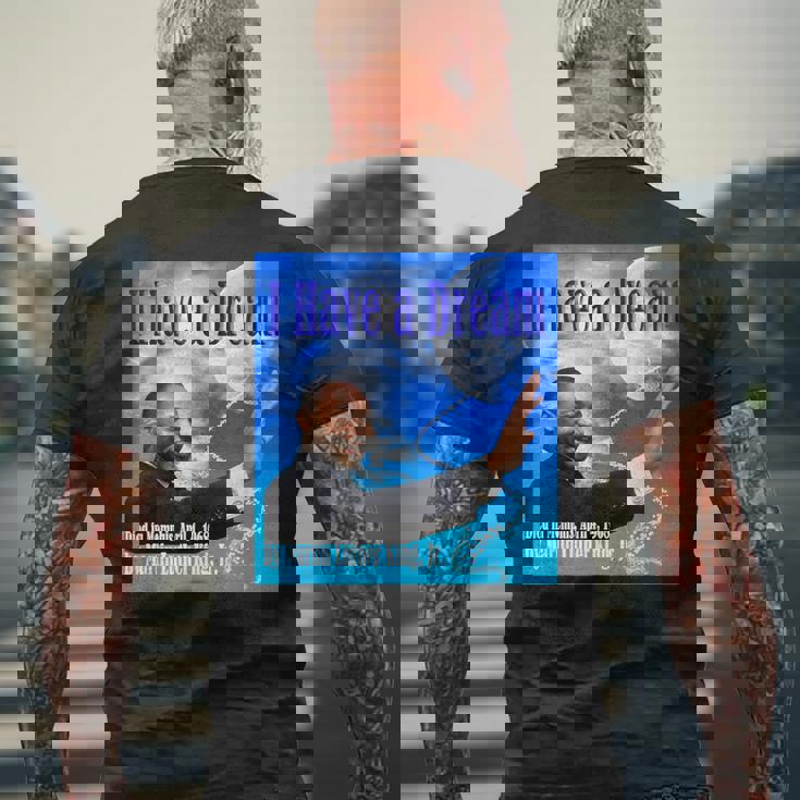 キング牧師_001 メンズTシャツ バックプリント 高齢者への贈り物