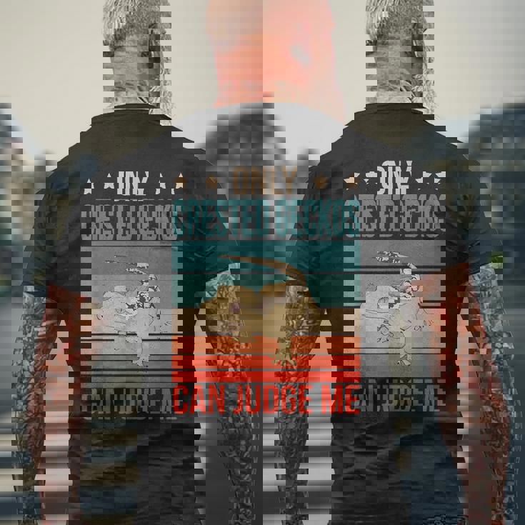 クレステッド・ゲッコーは私を判断できる 爬虫類 クレステッド・ゲッコー メンズTシャツ バックプリント 高齢者への贈り物