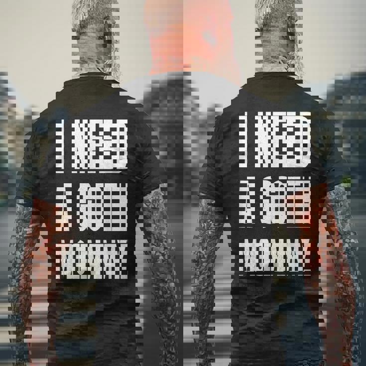 ゴスマミーが必要おもしろいゴシック・マザー・ラバー メンズTシャツ バックプリント 高齢者への贈り物