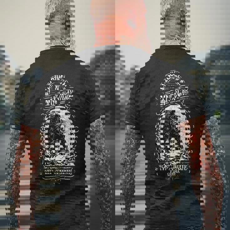 シエナの聖カタリナ 引用 クマの男らしい勇気 カトリック男性 メンズTシャツ バックプリント 高齢者への贈り物