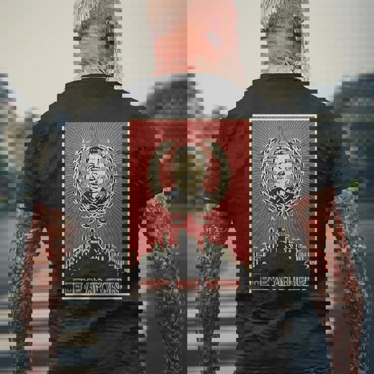 スターリンsovi8ヴィンテージプロパガンダに従い、働きます。 メンズTシャツ バックプリント 高齢者への贈り物