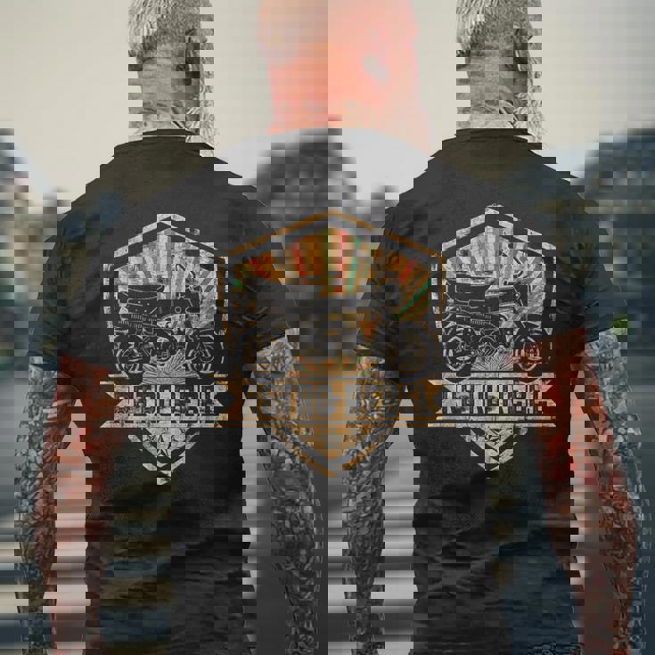 ダックス 原付 オートバイ レトロ 反乱 日本 クラシック メンズTシャツ バックプリント 高齢者への贈り物