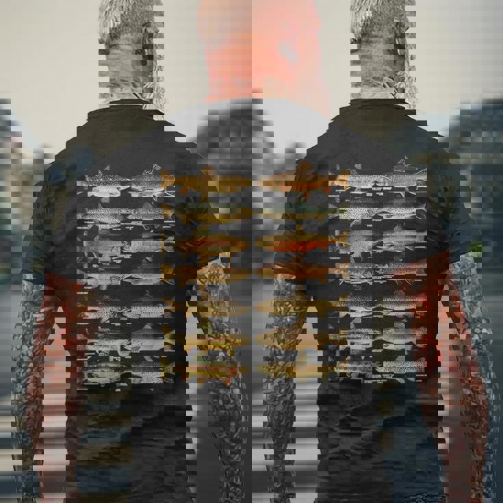 トラウト魚種種釣りギフト メンズTシャツ バックプリント 高齢者への贈り物