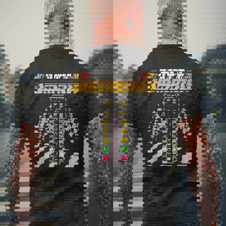 ドラッグレースレーサー 週末はストリップ三昧 メンズTシャツ バックプリント 高齢者への贈り物