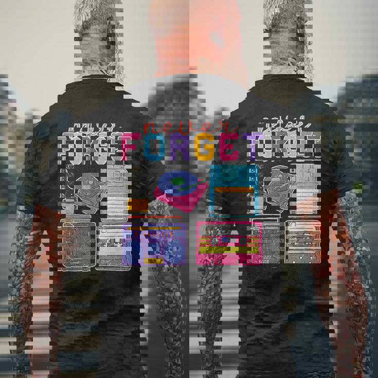 ネバーフォーゲット カセットテープ フロッピーディスク オールドスクール レトロ メンズTシャツ バックプリント 高齢者への贈り物