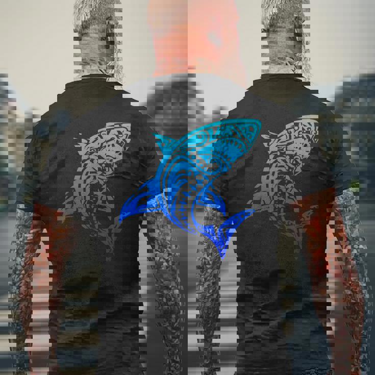 ハワイアン トライバル シャーク ポリネシアン タトゥースタイル バケーション メンズTシャツ バックプリント 高齢者への贈り物