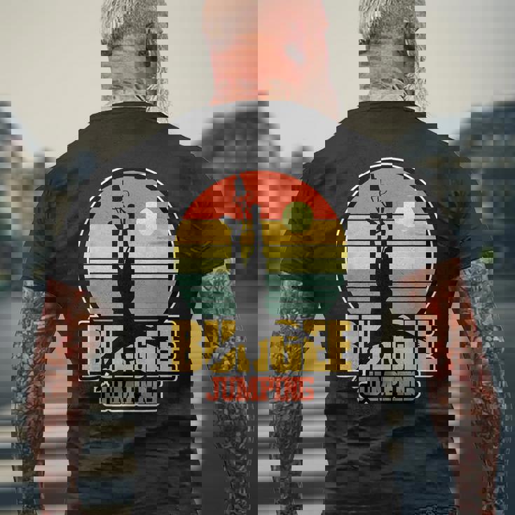 バンジージャンプ バンジージャンプ エクストリームスポーツファン メンズTシャツ バックプリント 高齢者への贈り物