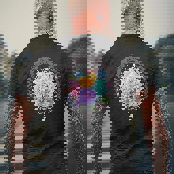 パステルレインボーローズがあらゆる色合いにハートを咲かせます メンズTシャツ バックプリント 高齢者への贈り物