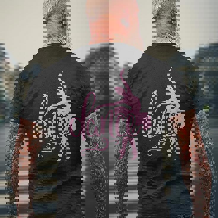 ピンクのバレエダンサー、スクリプトダンスレタリングデザイン。 メンズTシャツ バックプリント 高齢者への贈り物