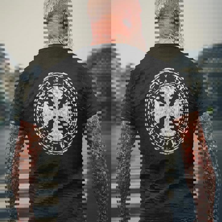 マルタ十字架の紋章 -2Intage メンズTシャツ バックプリント 高齢者への贈り物