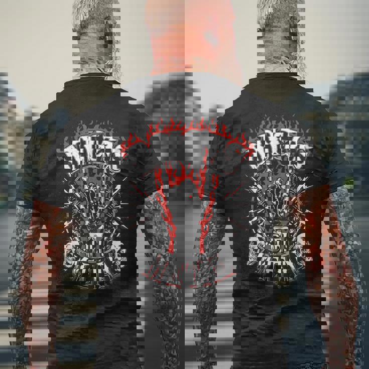 メタルフィンガーギフト ヘビーウルトラハードロック 嘔吐 ユーモア メンズTシャツ バックプリント 高齢者への贈り物