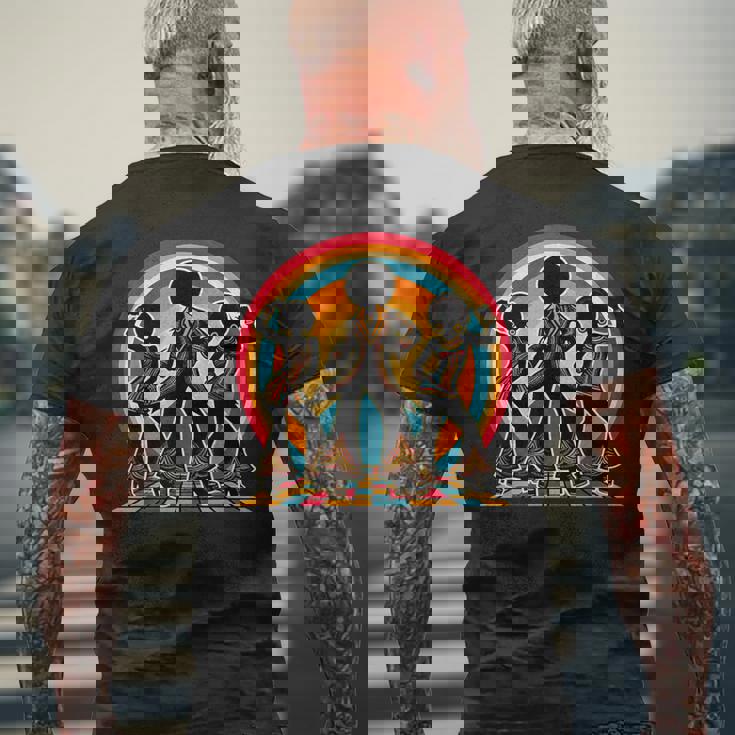 レトロ アフロ ソウル 音楽 グルーヴ ダンス ファンキー ディスコ メンズTシャツ バックプリント 高齢者への贈り物