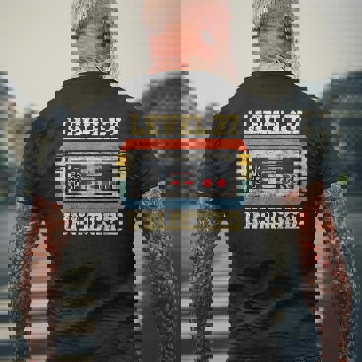 レベル 37 アンロック 37歳 ギフト 面白い ゲーマー 37歳の誕生日 メンズTシャツ バックプリント 高齢者への贈り物