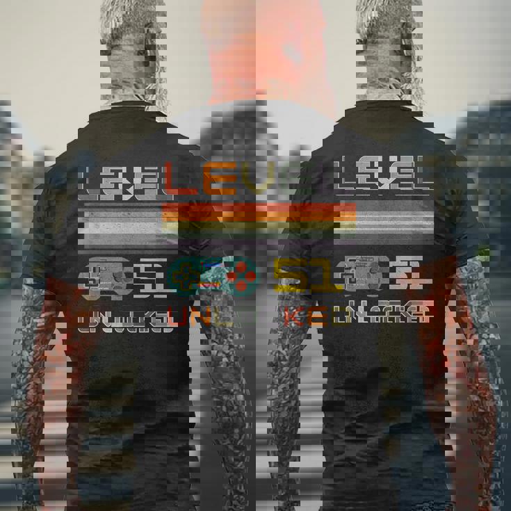 レベル51 アンロック ゲーマー 51歳の誕生日 メンズTシャツ バックプリント 高齢者への贈り物