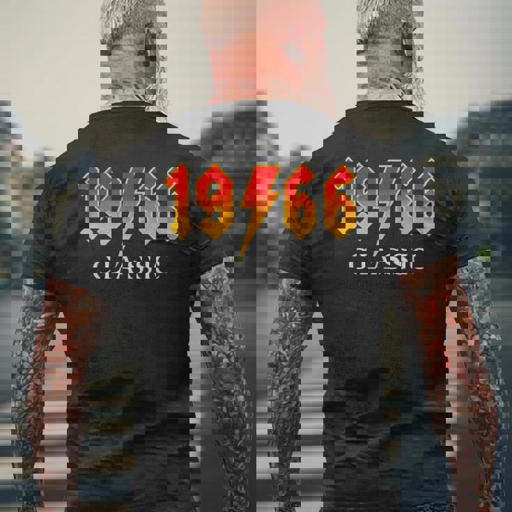 ヴィンテージ 1966 クラシック 60歳 60歳 誕生日 ロックレジェンド メンズTシャツ バックプリント 高齢者への贈り物