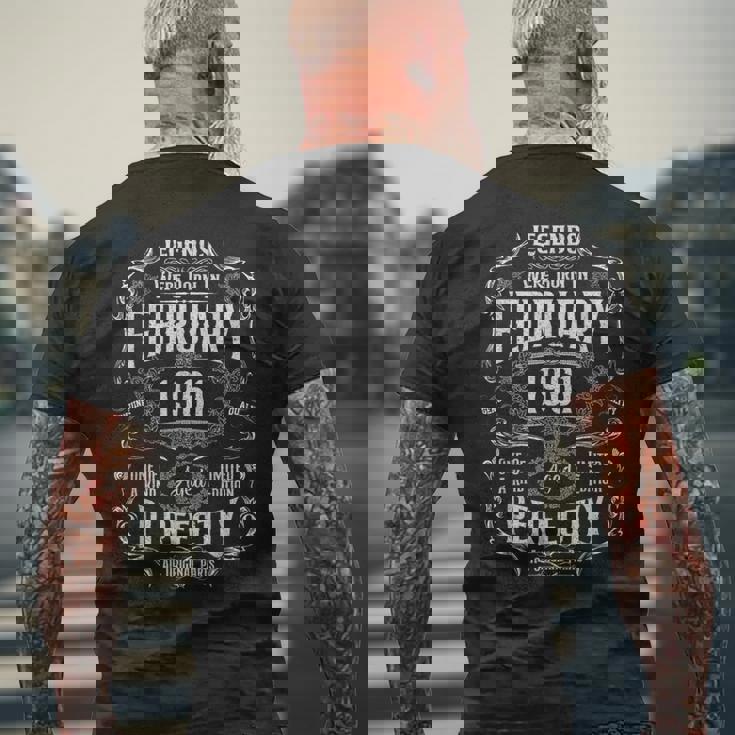 ヴィンテージ65歳の誕生日レジェンドは1961年2月に誕生しました。 メンズTシャツ バックプリント 高齢者への贈り物