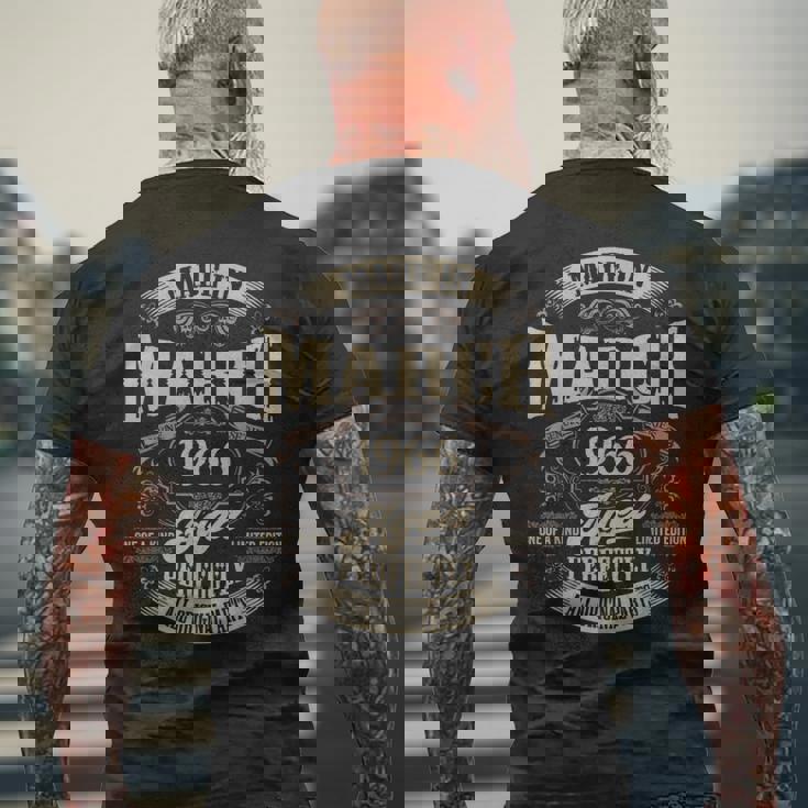 ヴィンテージ還暦伝説 1966年3月 60歳の贈り物 メンズTシャツ バックプリント 高齢者への贈り物