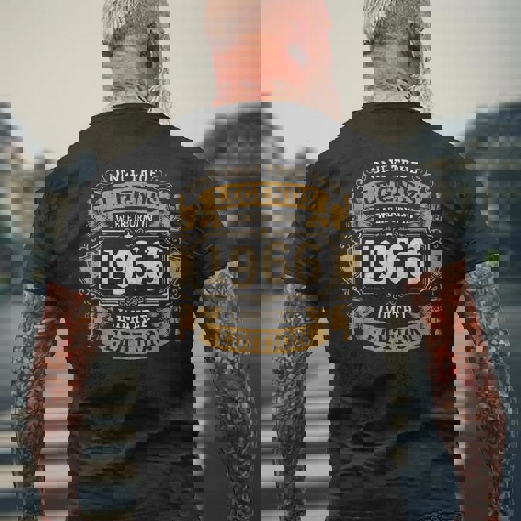 伝説は1966年にヴィンテージ60歳の誕生日に生まれました60歳 メンズTシャツ バックプリント 高齢者への贈り物