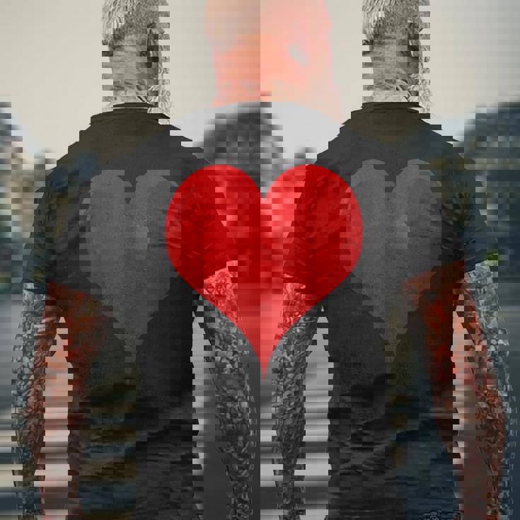 大きな赤いハート メンズTシャツ バックプリント 高齢者への贈り物