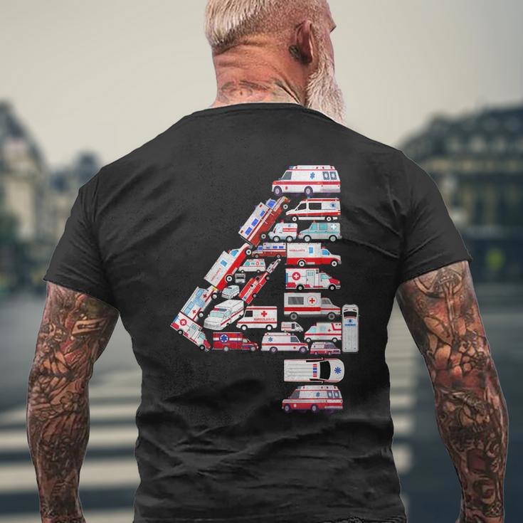 救急車 テーマ 4歳の誕生日 キッズ 男の子 4歳 メンズTシャツ バックプリント 高齢者への贈り物