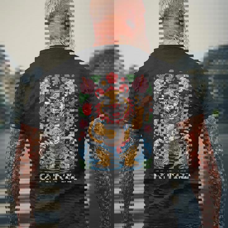 沖縄シーサーガーディアンライオン日本民俗土産デザイン メンズTシャツ バックプリント 高齢者への贈り物