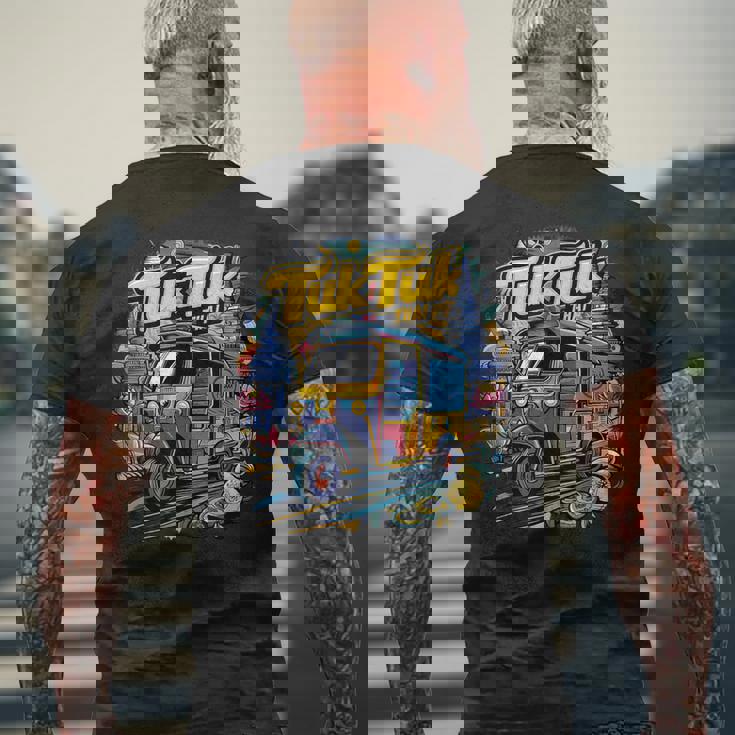 活気に満ちたトゥクトゥクタイアドベンチャー メンズTシャツ バックプリント 高齢者への贈り物