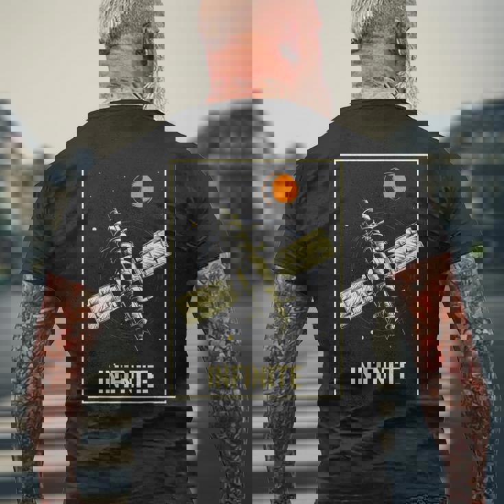 無限宇宙ステーション 衛星 宇宙 ヴィンテージ レトロ コスモス Infinitepacetationtar メンズTシャツ バックプリント 高齢者への贈り物