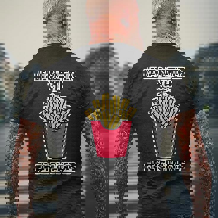 男性用フライドポテトデザイン フライドポテトと一緒に人生はより良いです メンズTシャツ バックプリント 高齢者への贈り物